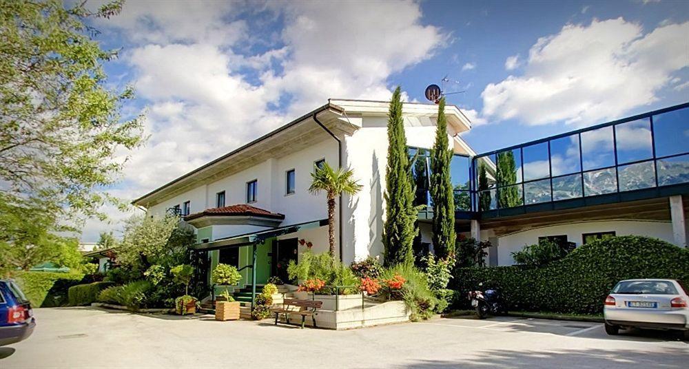 Hotel Santacroce Meeting Сульмона Екстер'єр фото